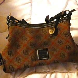 Dooney & Bourke hand bag